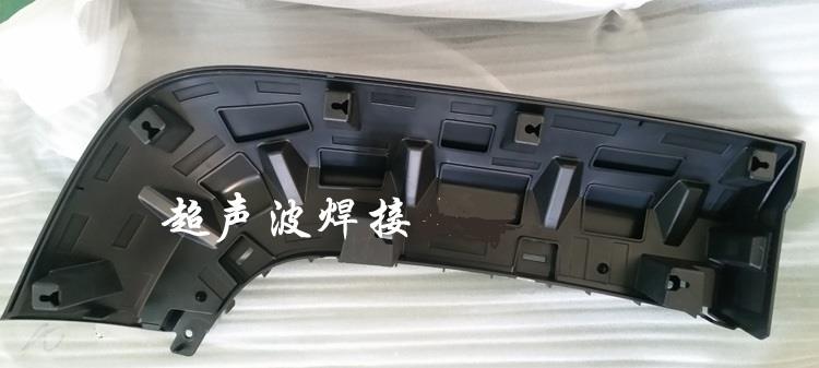 Auto right front wheel cover outer plate assembly ultrasonic puncture welding 05.jpg