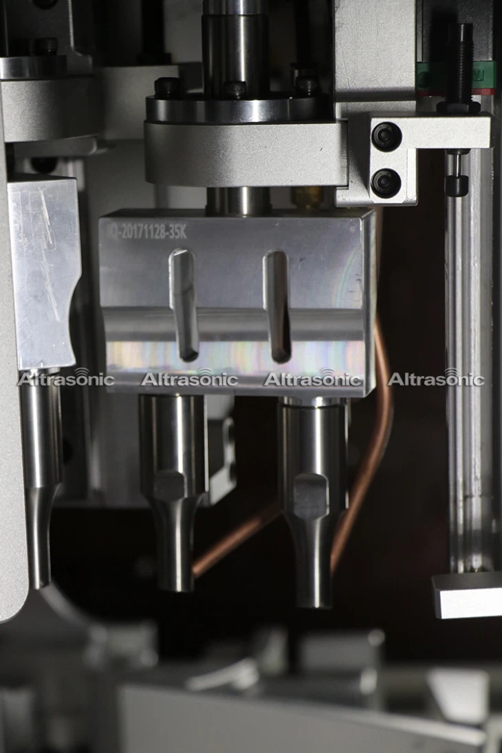 Ultrasonic Automobile Rear Partition Plastic Pendant Puncture Welding